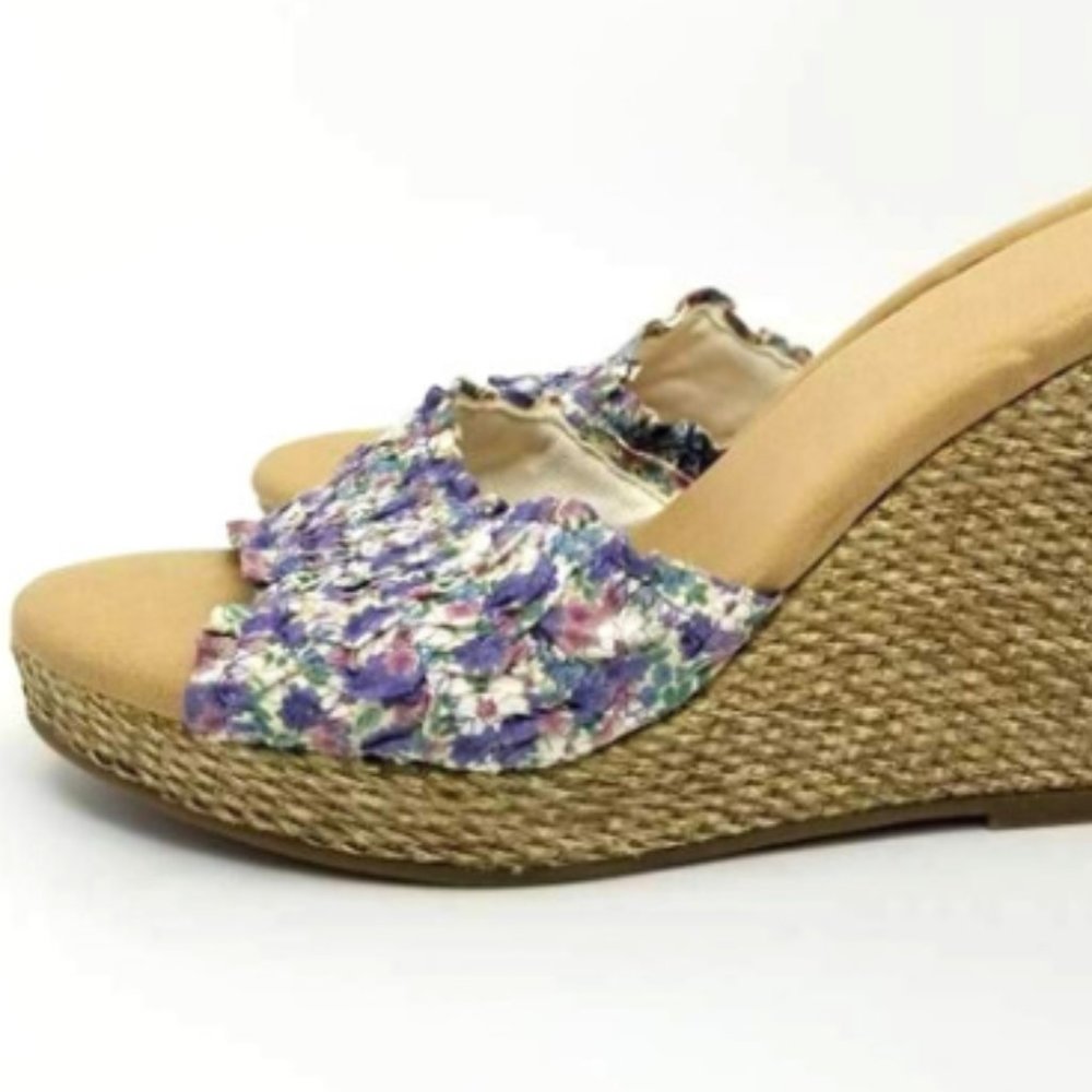Floral platform wedge heel; 8